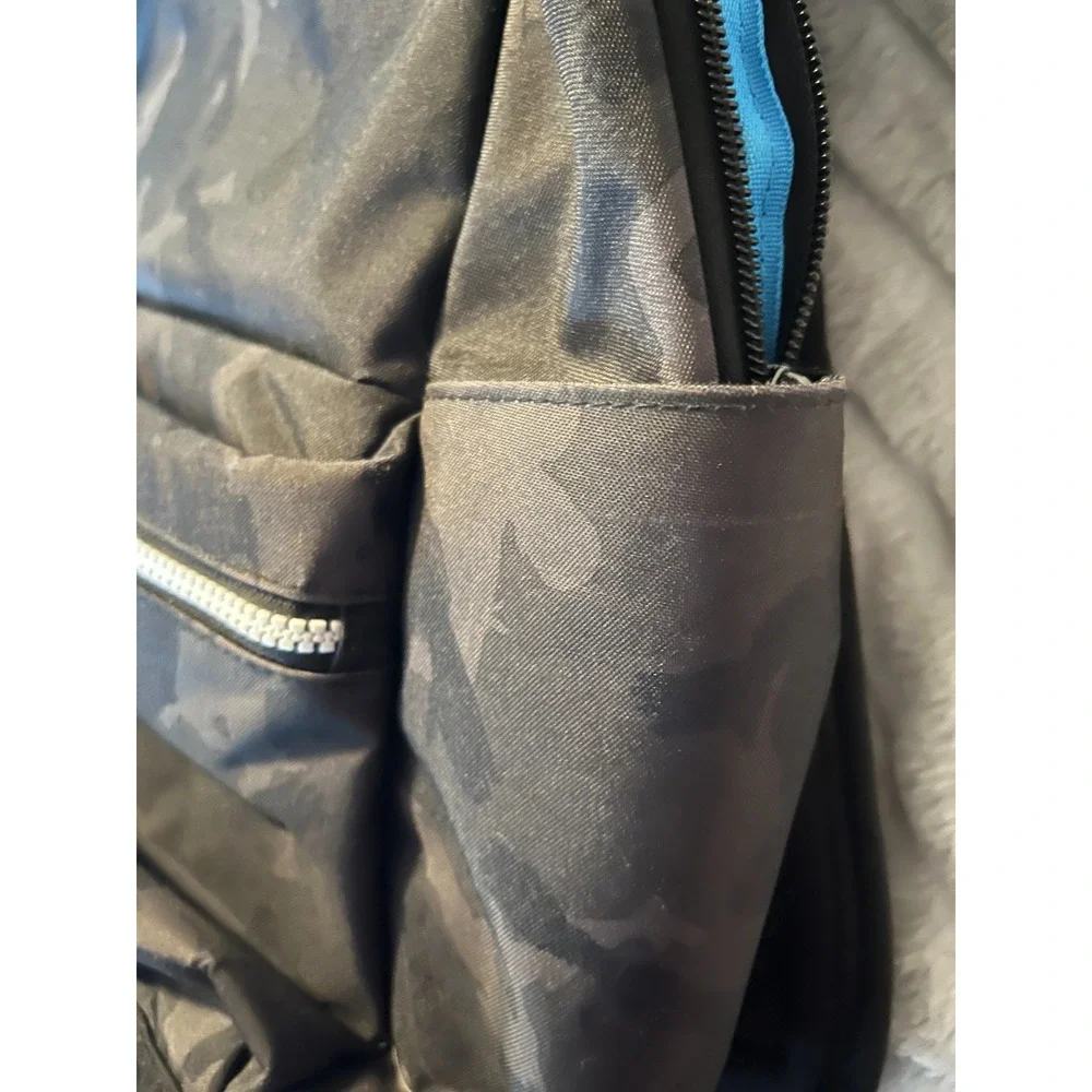 Fortnite‎ Backpack Black pre-owned slightly used - Picture 5 of 5